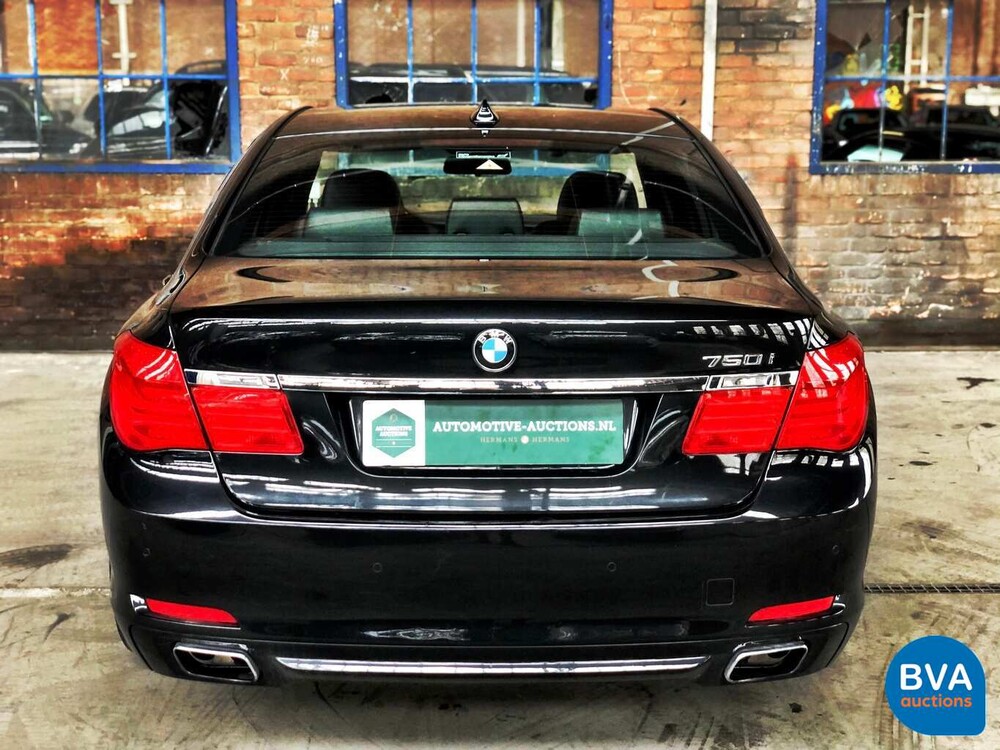 BMW 750i xDrive High Executive 408 PS 2011 -Original NL-, 33-PGS-1.