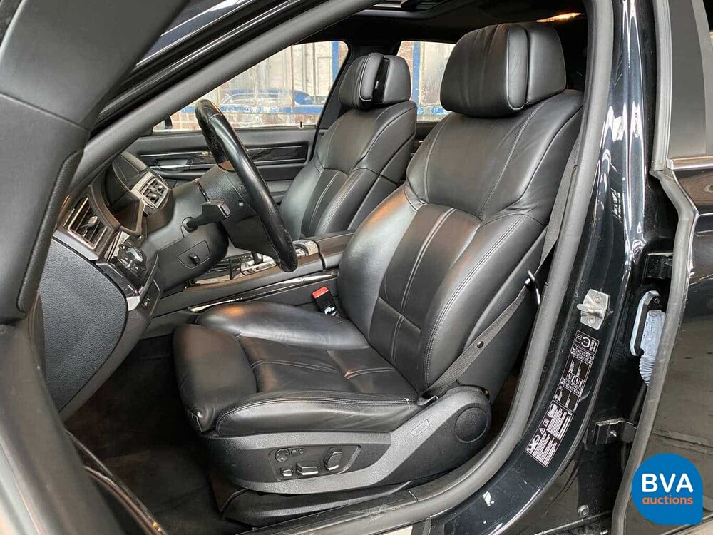 BMW 750i xDrive High Executive 408 PS 2011 -Original NL-, 33-PGS-1.