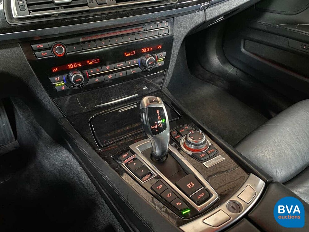 BMW 750i xDrive High Executive 408 PS 2011 -Original NL-, 33-PGS-1.