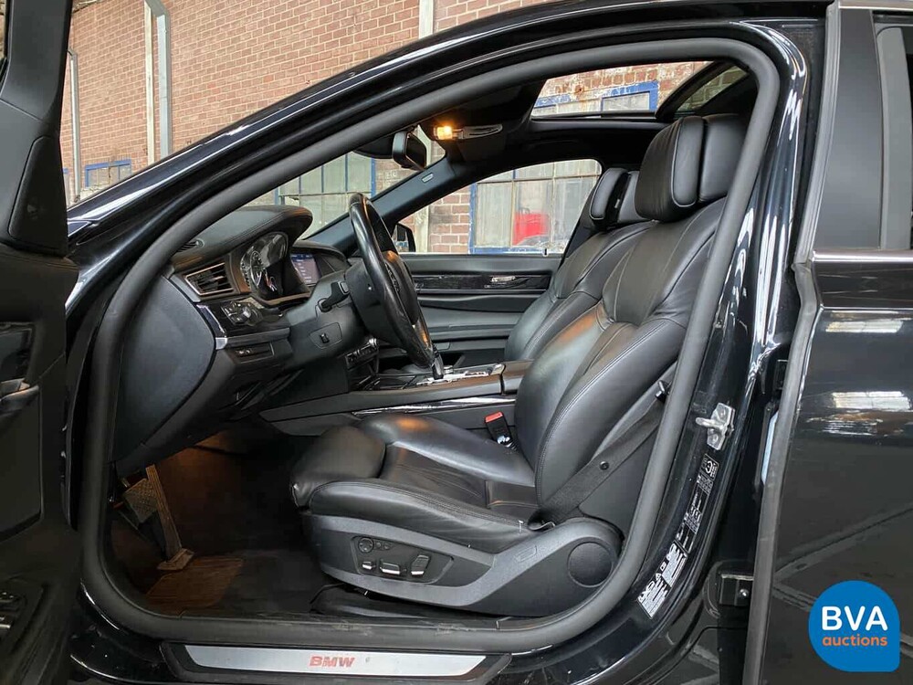 BMW 750i xDrive High Executive 408 PS 2011 -Original NL-, 33-PGS-1.