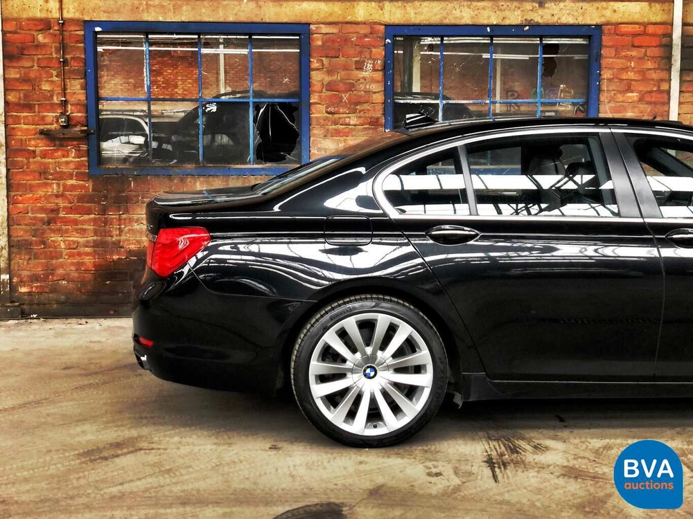 BMW 750i xDrive High Executive 408 PS 2011 -Original NL-, 33-PGS-1.