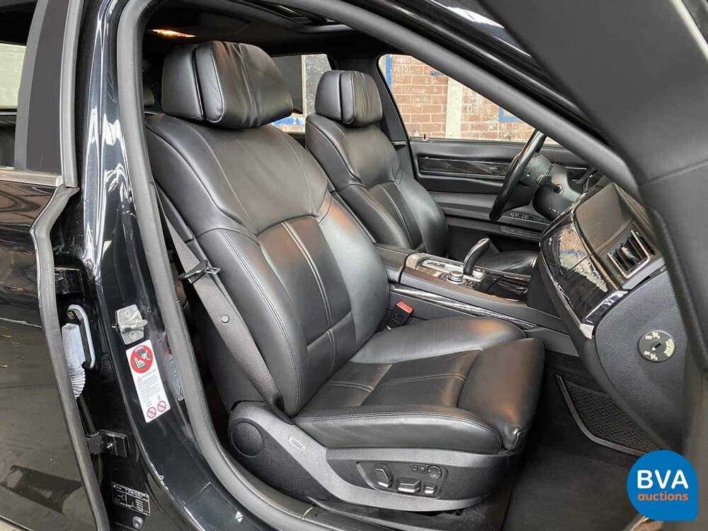 BMW 750i xDrive High Executive 408 PS 2011 -Original NL-, 33-PGS-1.