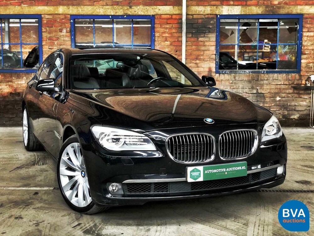 BMW 750i xDrive High Executive 408 PS 2011 -Original NL-, 33-PGS-1.