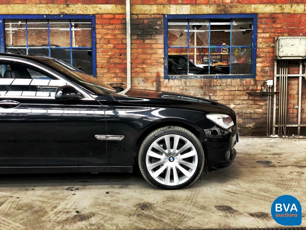 BMW 750i xDrive High Executive 408 PS 2011 -Original NL-, 33-PGS-1.