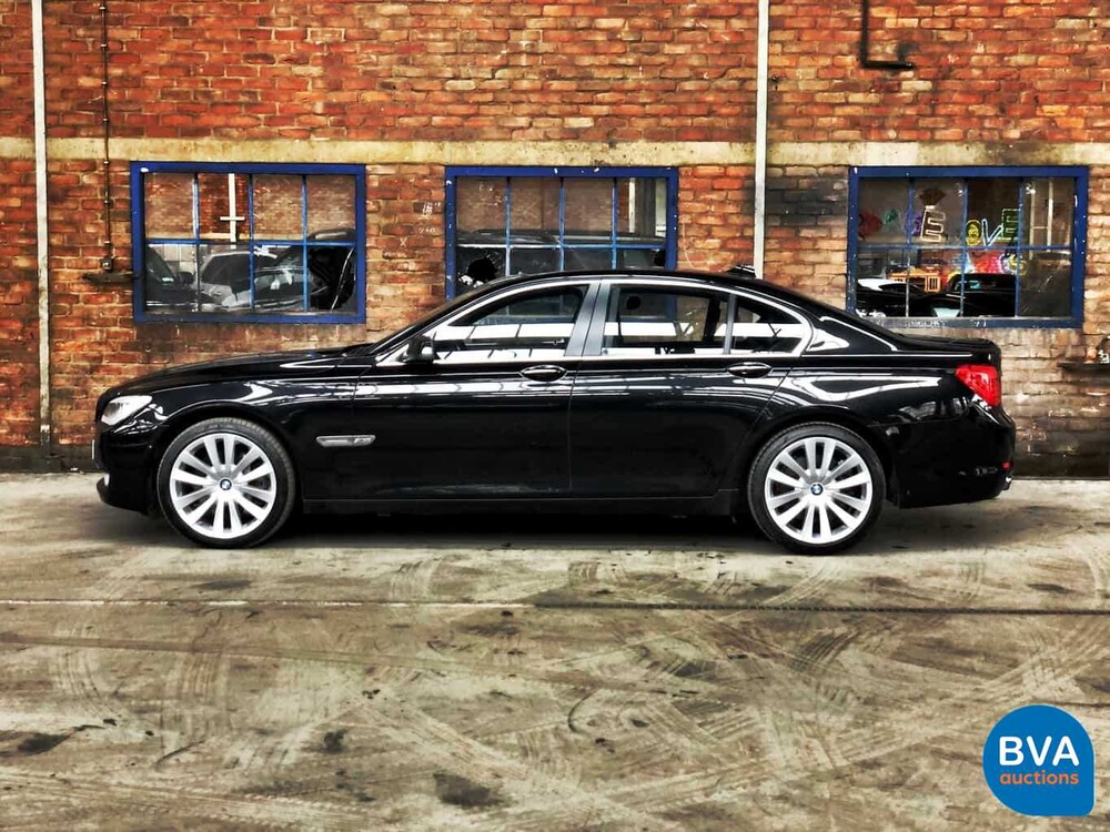 BMW 750i xDrive High Executive 408 PS 2011 -Original NL-, 33-PGS-1.