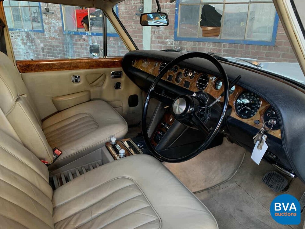 Rolls-Royce Silver Shadow LWB 6.7 V8 1974.