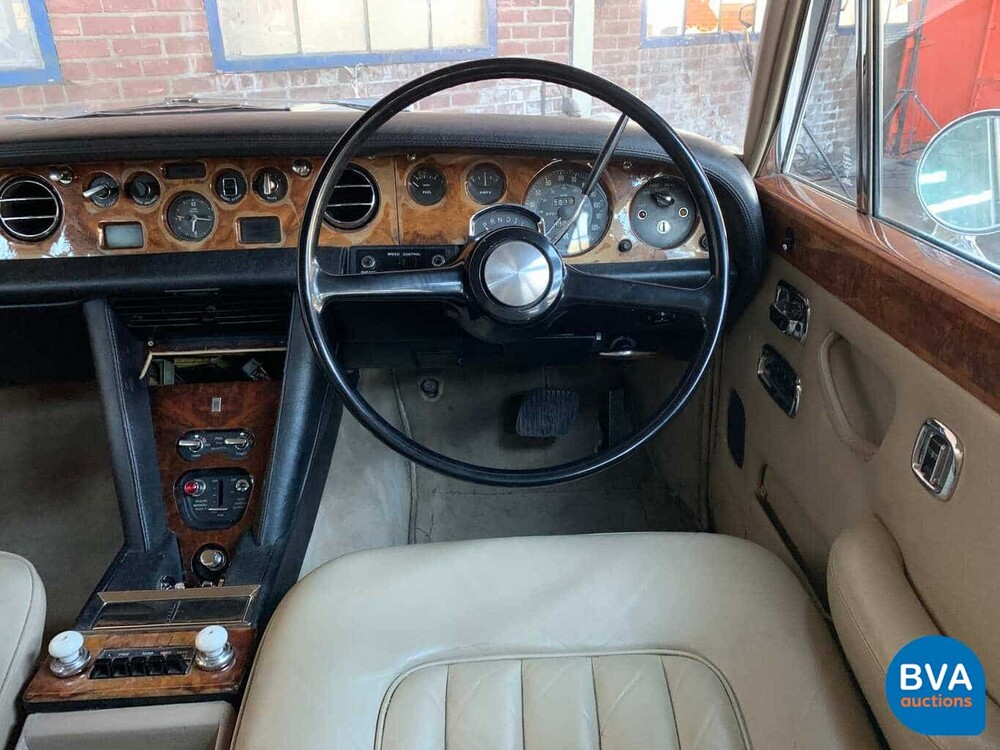 Rolls-Royce Silver Shadow LWB 6.7 V8 1974.