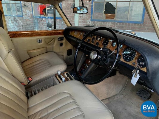 Rolls-Royce Silver Shadow LWB 6.7 V8 1974.