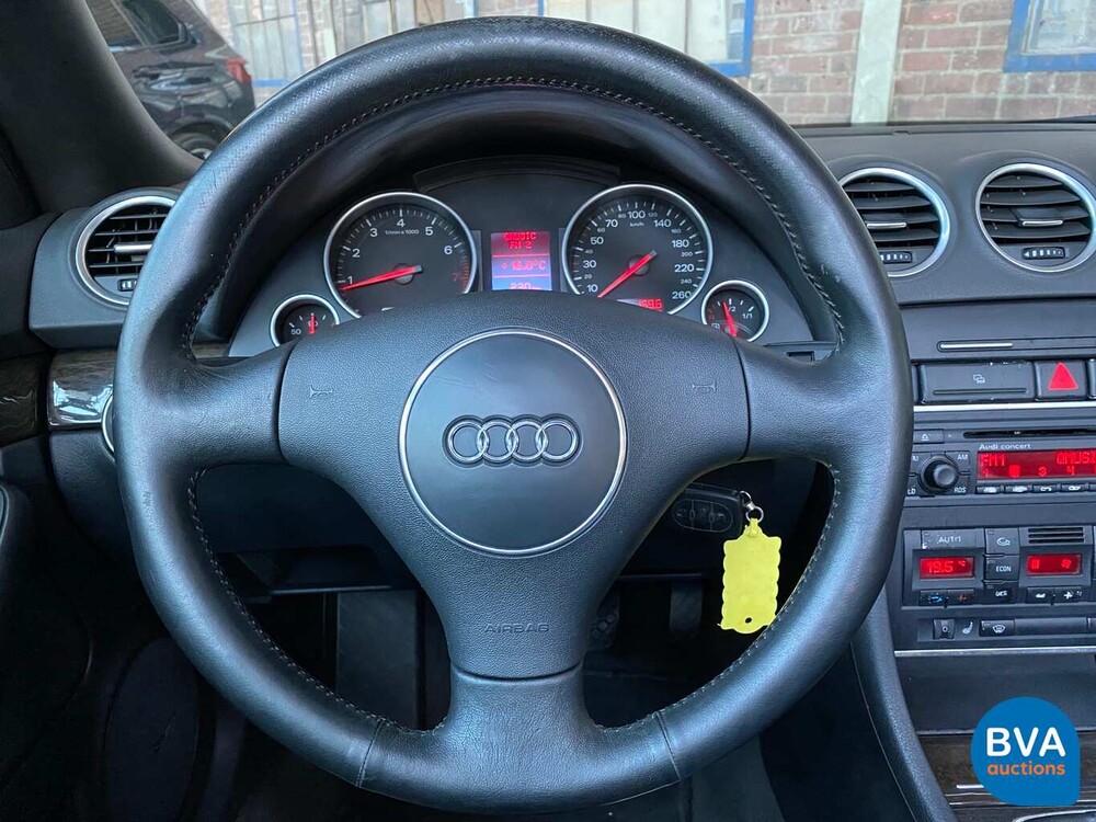 Audi A4 Cabriolet 2.4 V6 170 PS 2002, 14-TJ-FH.