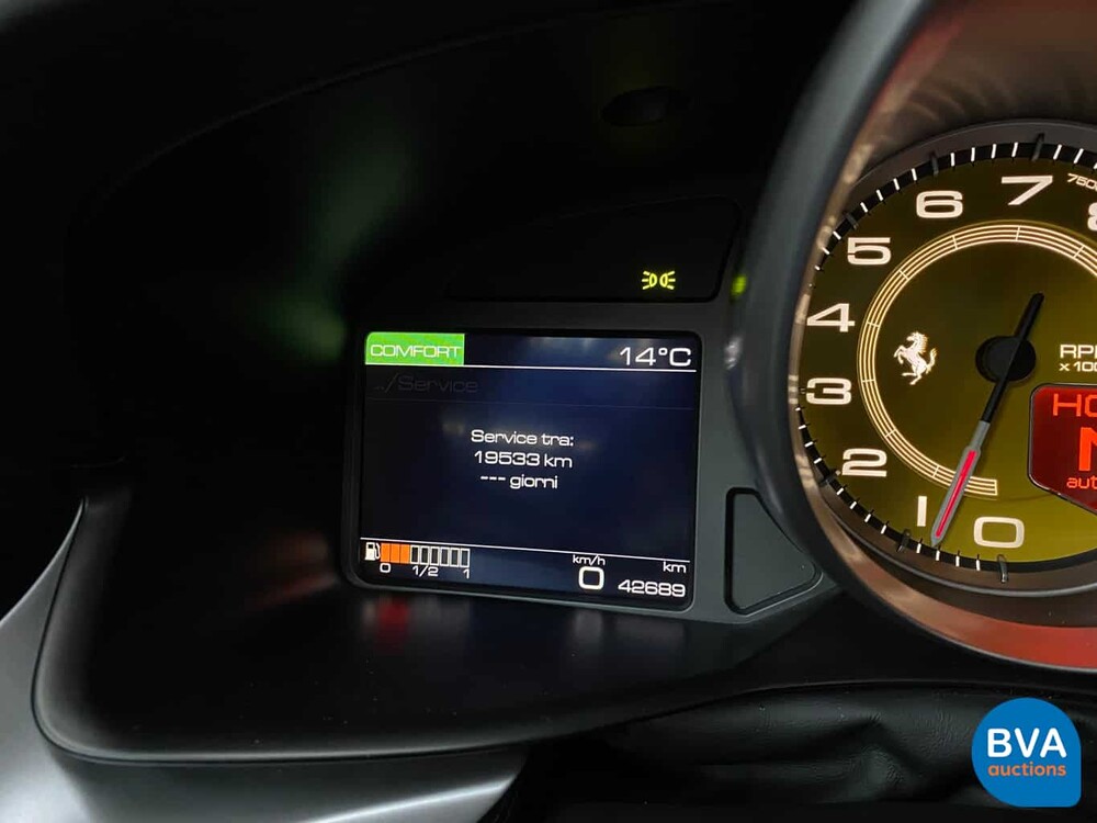 Ferrari GTC4 Lusso 689 PS 6.3 V12 GANZ DCT 2017.