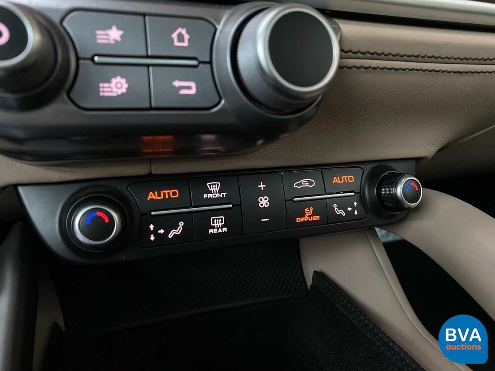 Ferrari GTC4 Lusso 689 PS 6.3 V12 GANZ DCT 2017.