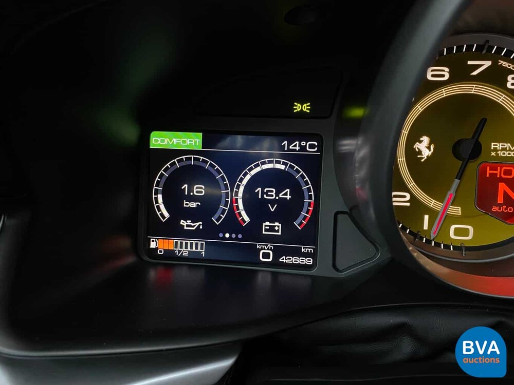 Ferrari GTC4 Lusso 689 PS 6.3 V12 GANZ DCT 2017.