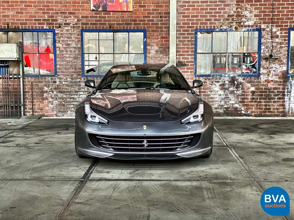 Ferrari GTC4 Lusso 689 PS 6.3 V12 GANZ DCT 2017.