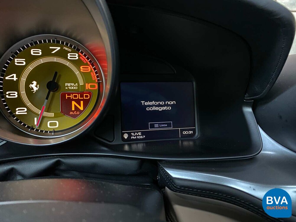 Ferrari GTC4 Lusso 689 PS 6.3 V12 GANZ DCT 2017.