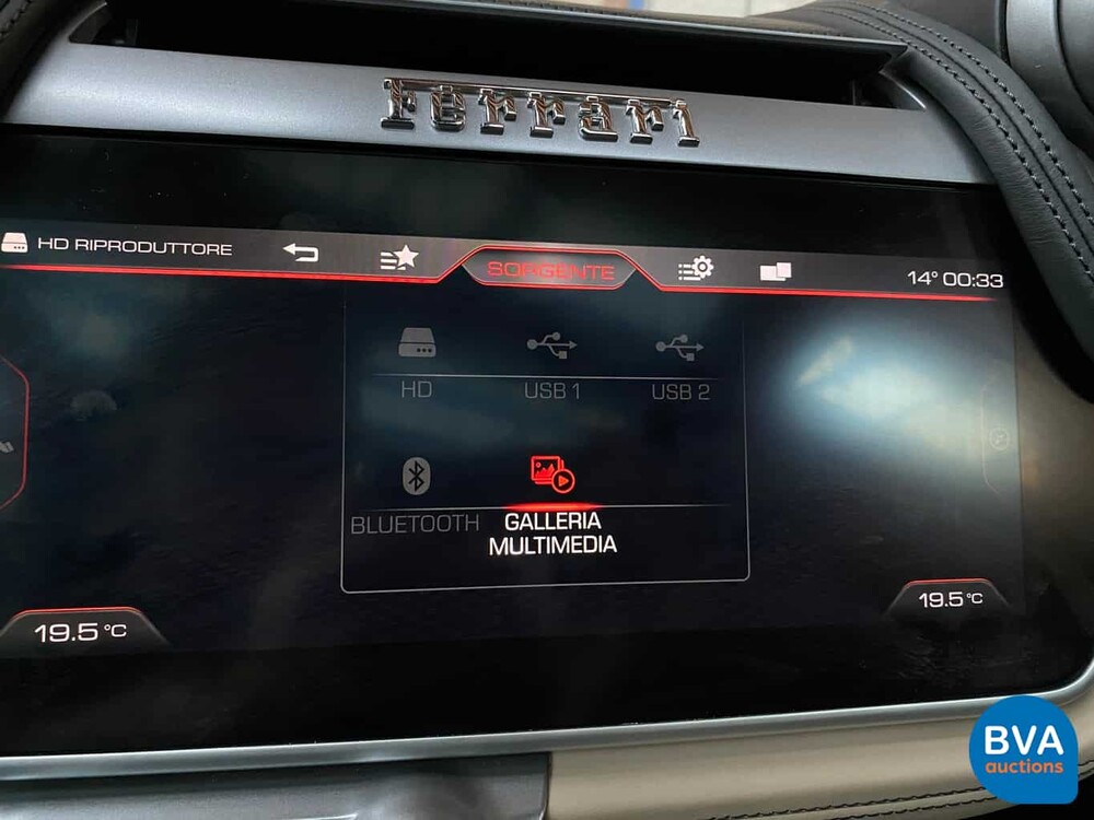 Ferrari GTC4 Lusso 689 PS 6.3 V12 GANZ DCT 2017.