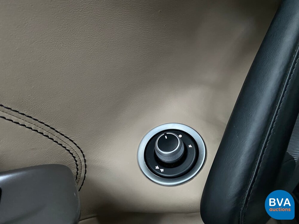 Ferrari GTC4 Lusso 689 PS 6.3 V12 GANZ DCT 2017.