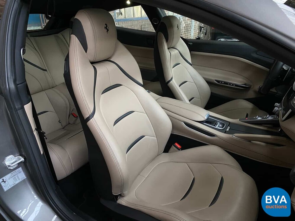 Ferrari GTC4 Lusso 689 PS 6.3 V12 GANZ DCT 2017.