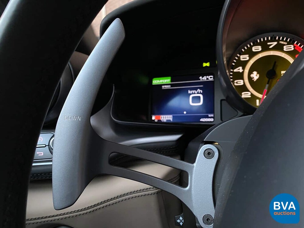 Ferrari GTC4 Lusso 689 PS 6.3 V12 GANZ DCT 2017.