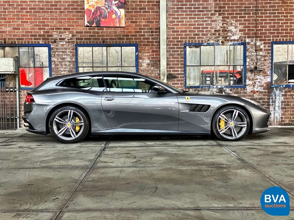 Ferrari GTC4 Lusso 689 PS 6.3 V12 GANZ DCT 2017.