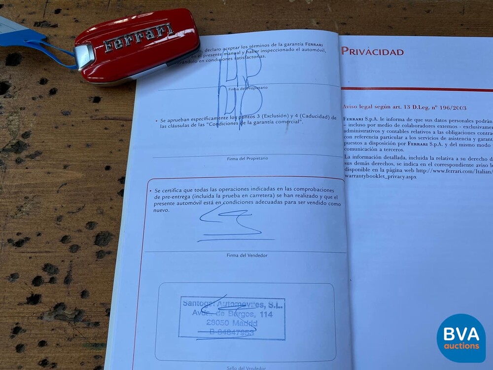 Ferrari GTC4 Lusso 689 PS 6.3 V12 GANZ DCT 2017.