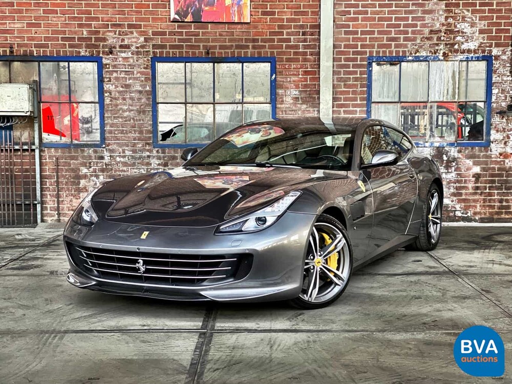 Ferrari GTC4 Lusso 689 PS 6.3 V12 GANZ DCT 2017.