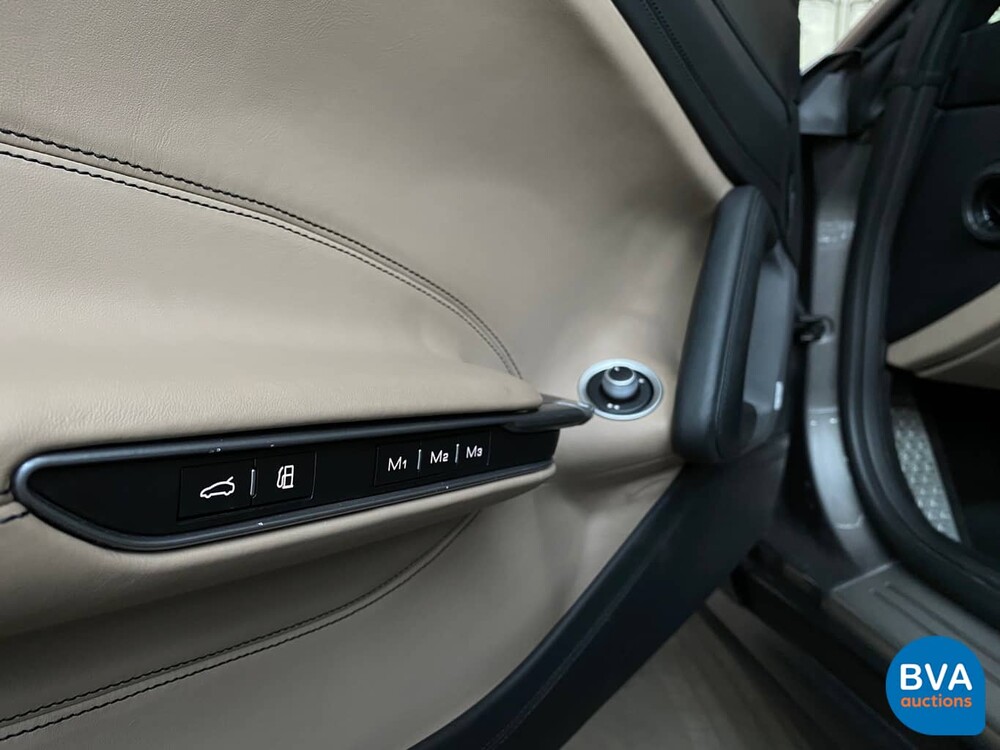 Ferrari GTC4 Lusso 689 PS 6.3 V12 GANZ DCT 2017.