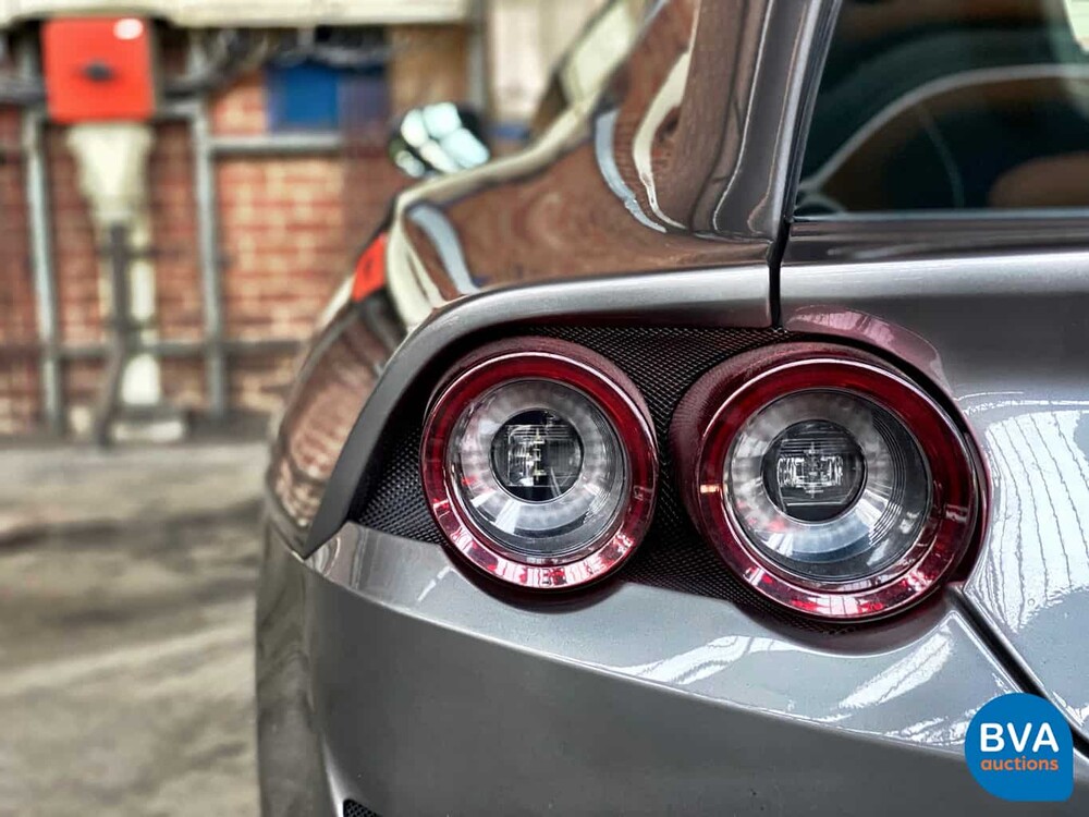 Ferrari GTC4 Lusso 689 PS 6.3 V12 GANZ DCT 2017.