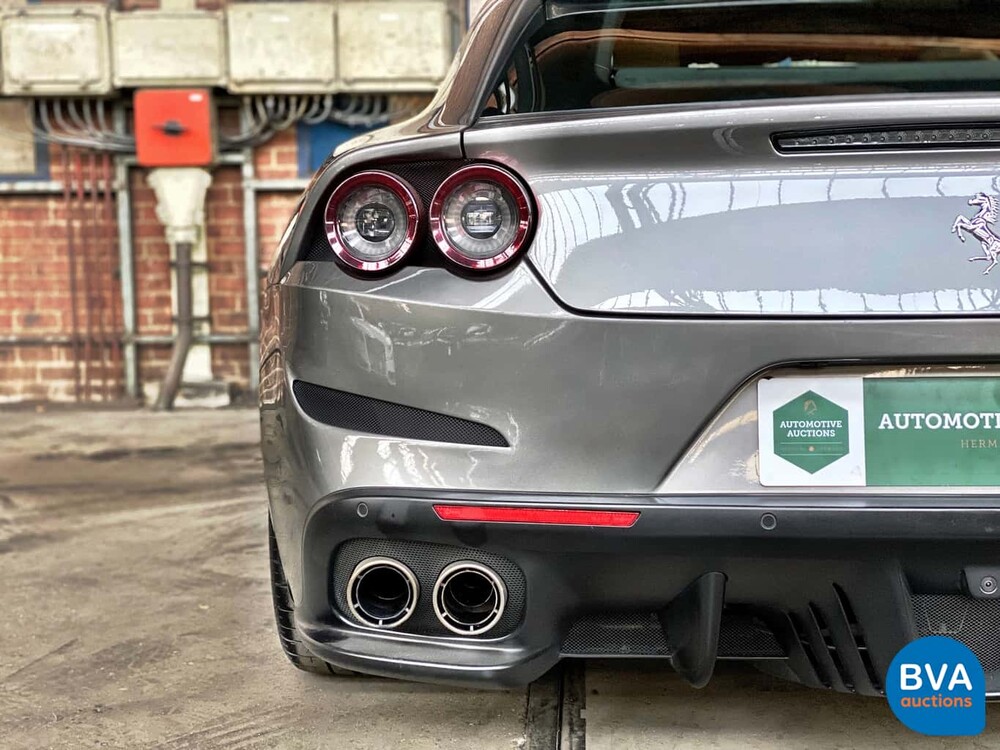 Ferrari GTC4 Lusso 689 PS 6.3 V12 GANZ DCT 2017.