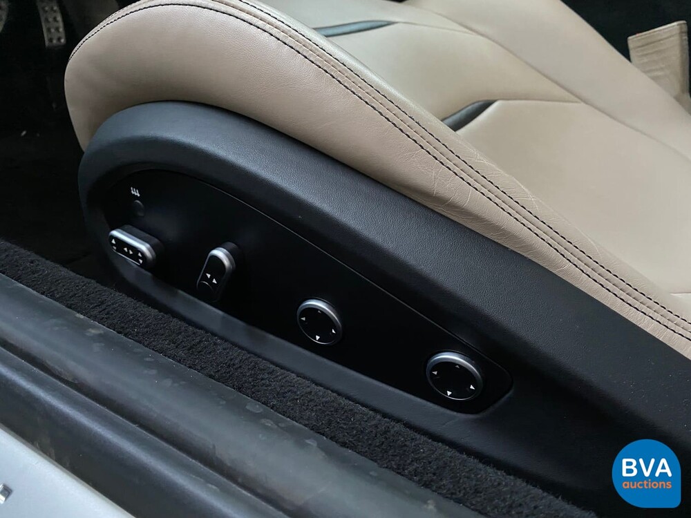 Ferrari GTC4 Lusso 689 PS 6.3 V12 GANZ DCT 2017.