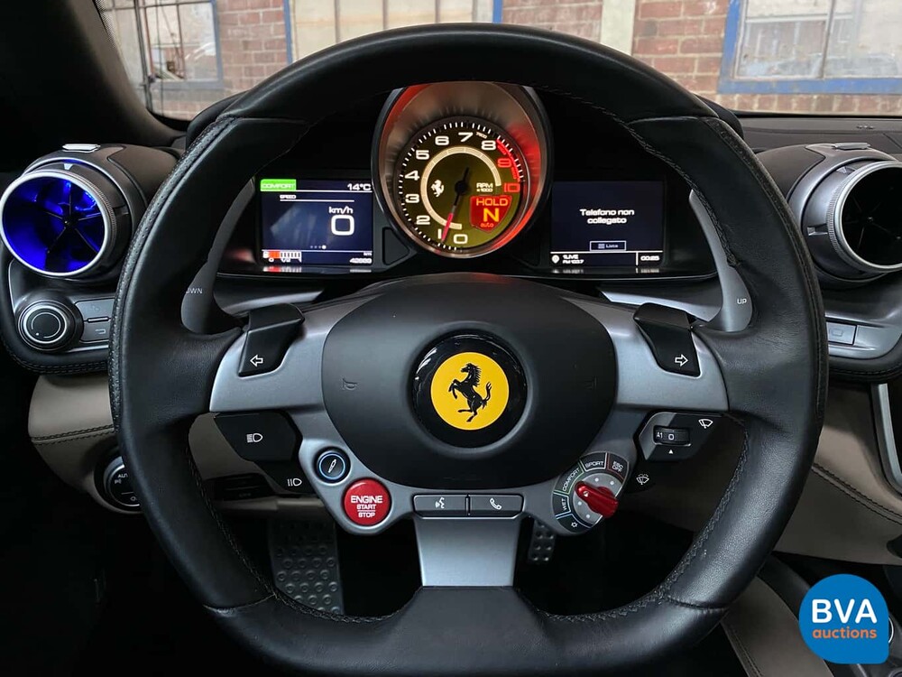 Ferrari GTC4 Lusso 689 PS 6.3 V12 GANZ DCT 2017.