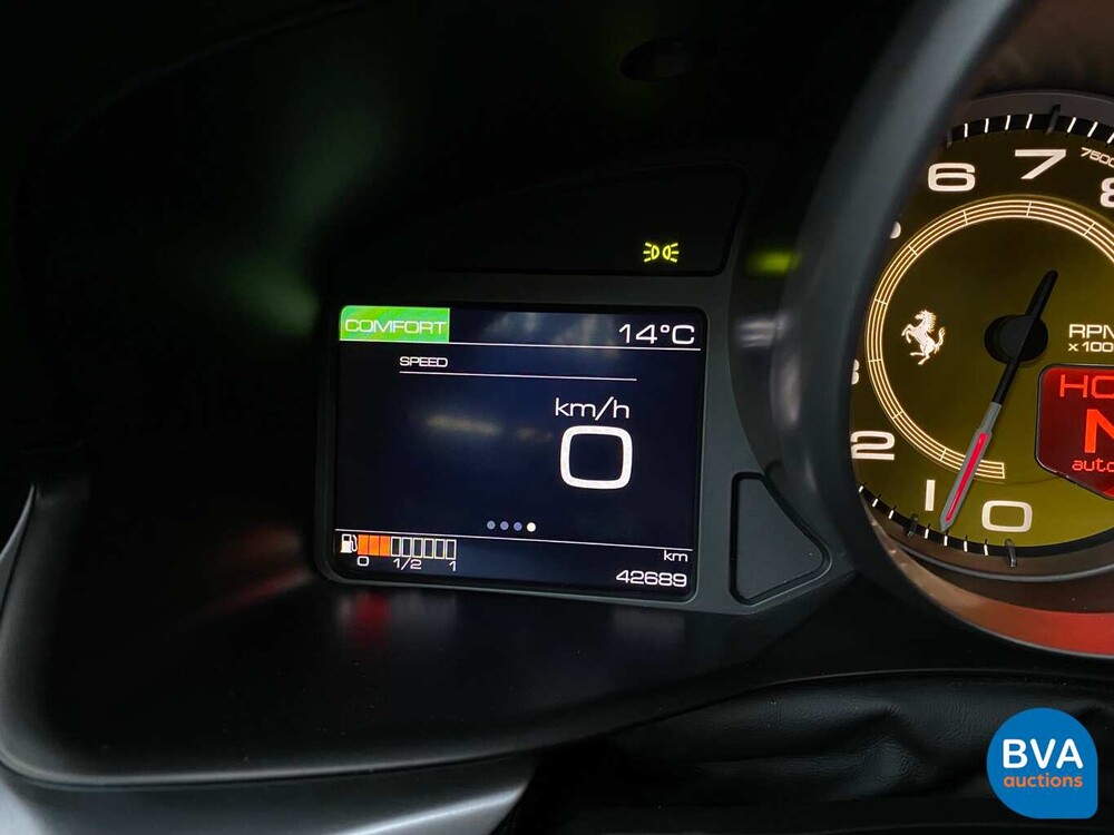 Ferrari GTC4 Lusso 689 PS 6.3 V12 GANZ DCT 2017.