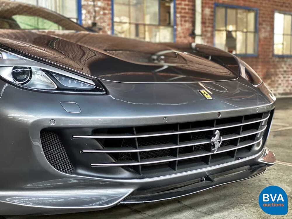 Ferrari GTC4 Lusso 689 PS 6.3 V12 GANZ DCT 2017.