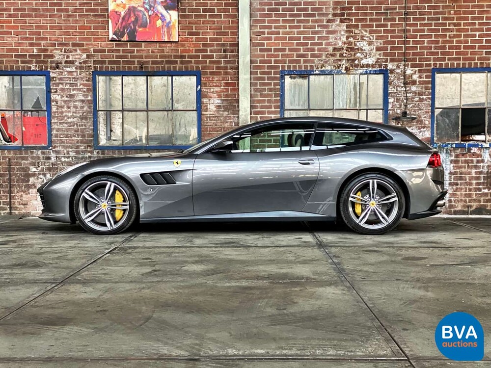 Ferrari GTC4 Lusso 689 PS 6.3 V12 GANZ DCT 2017.