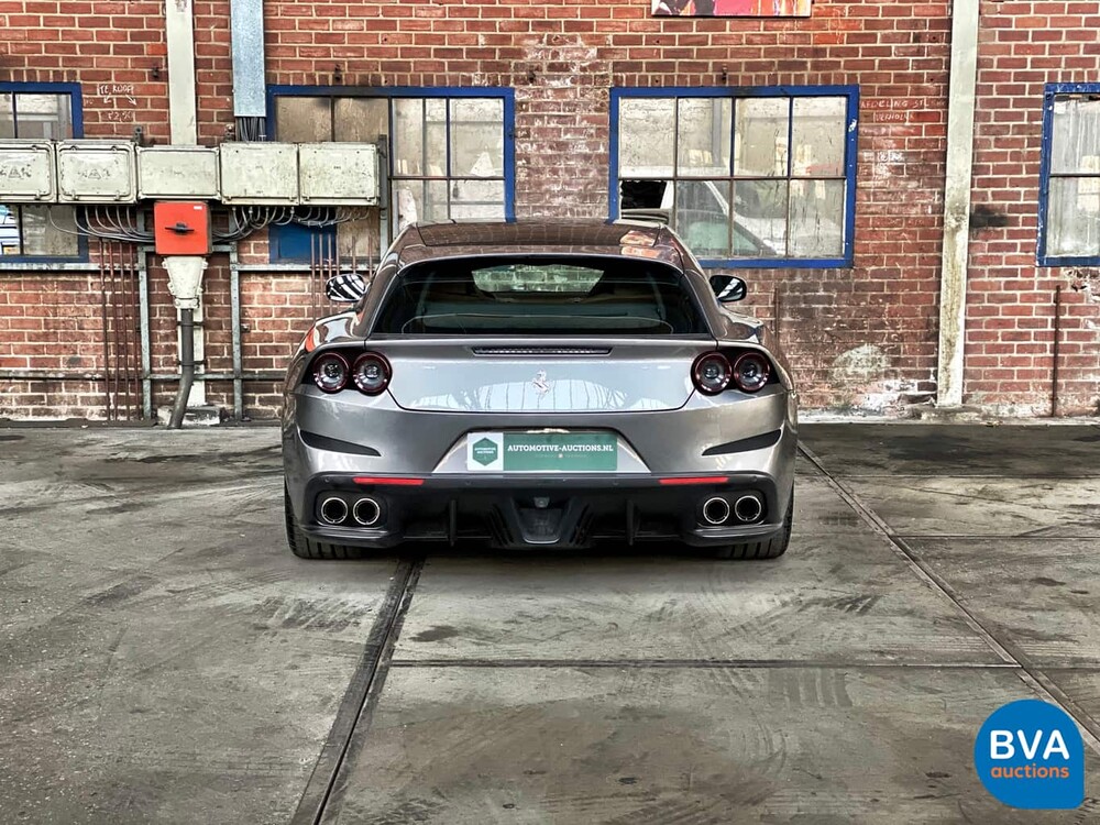 Ferrari GTC4 Lusso 689 PS 6.3 V12 GANZ DCT 2017.