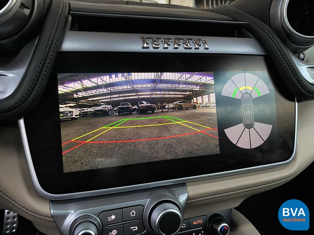 Ferrari GTC4 Lusso 689 PS 6.3 V12 GANZ DCT 2017.