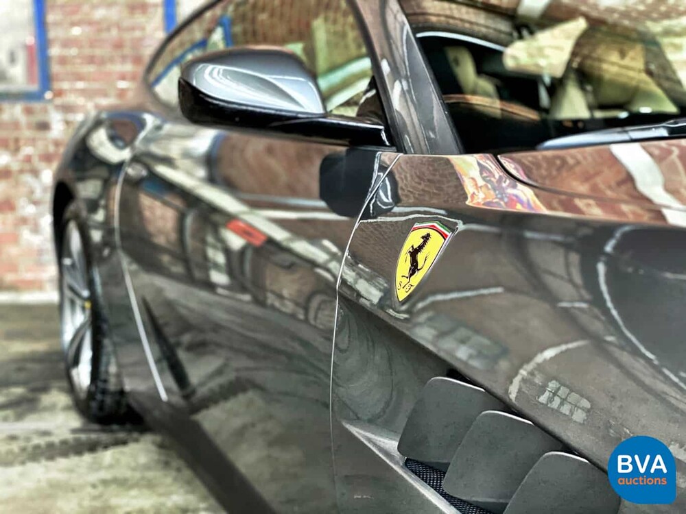 Ferrari GTC4 Lusso 689 PS 6.3 V12 GANZ DCT 2017.