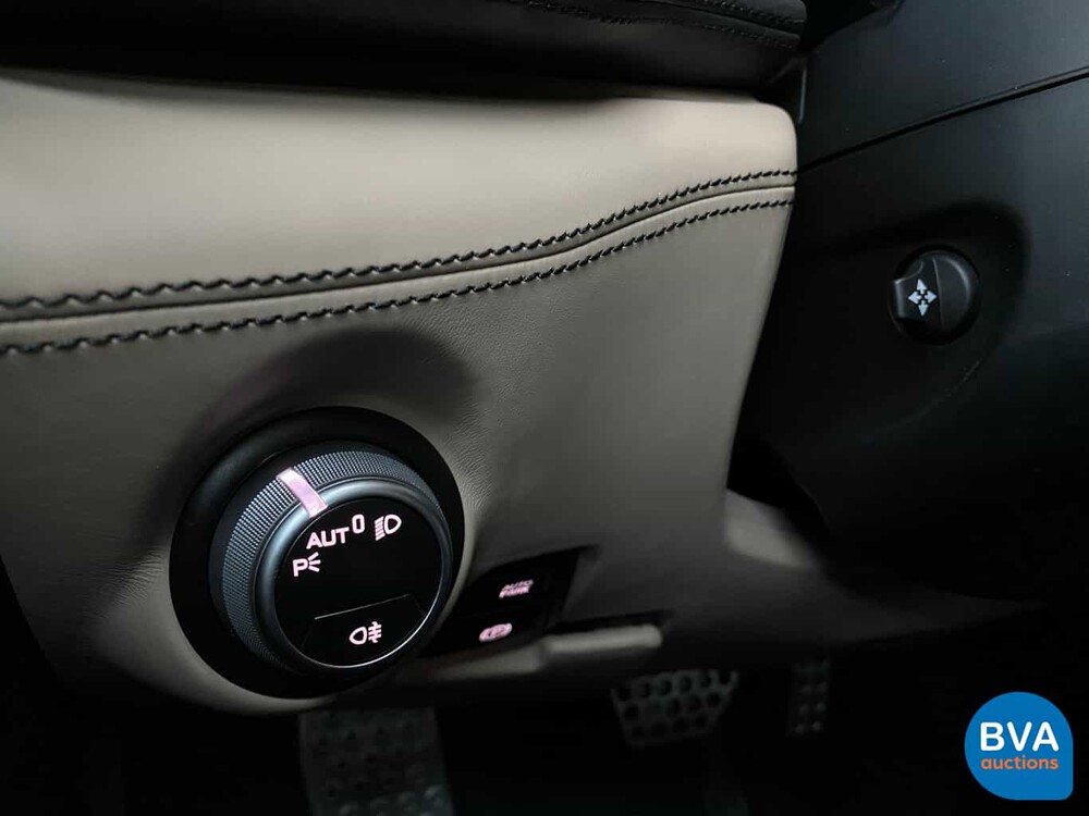 Ferrari GTC4 Lusso 689 PS 6.3 V12 GANZ DCT 2017.