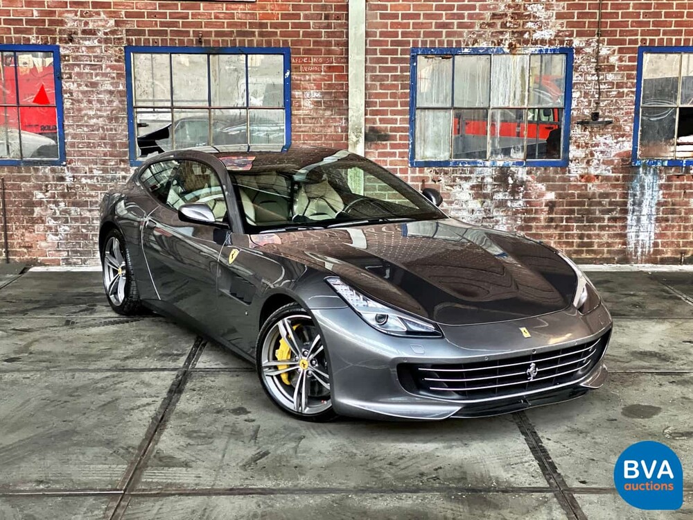 Ferrari GTC4 Lusso 689 PS 6.3 V12 GANZ DCT 2017.