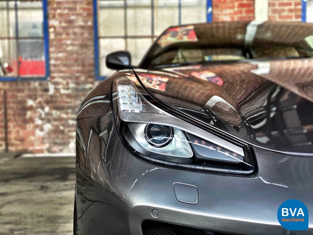 Ferrari GTC4 Lusso 689 PS 6.3 V12 GANZ DCT 2017.