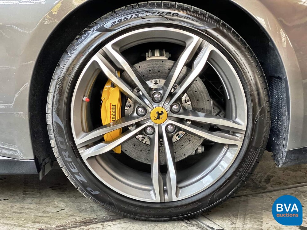 Ferrari GTC4 Lusso 689 PS 6.3 V12 GANZ DCT 2017.