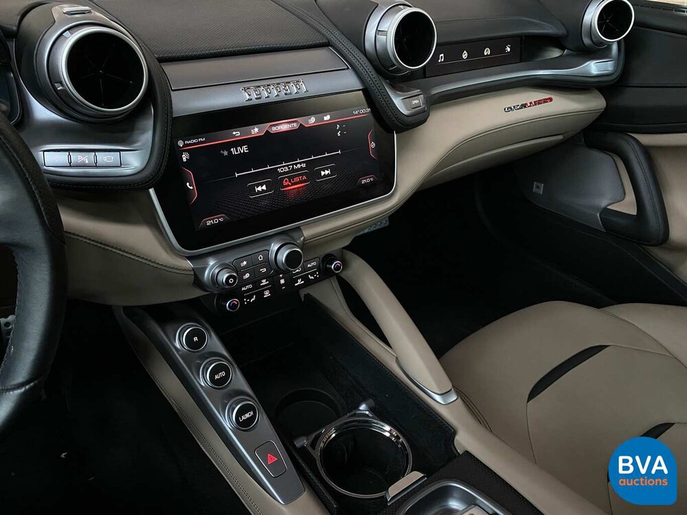 Ferrari GTC4 Lusso 689 PS 6.3 V12 GANZ DCT 2017.