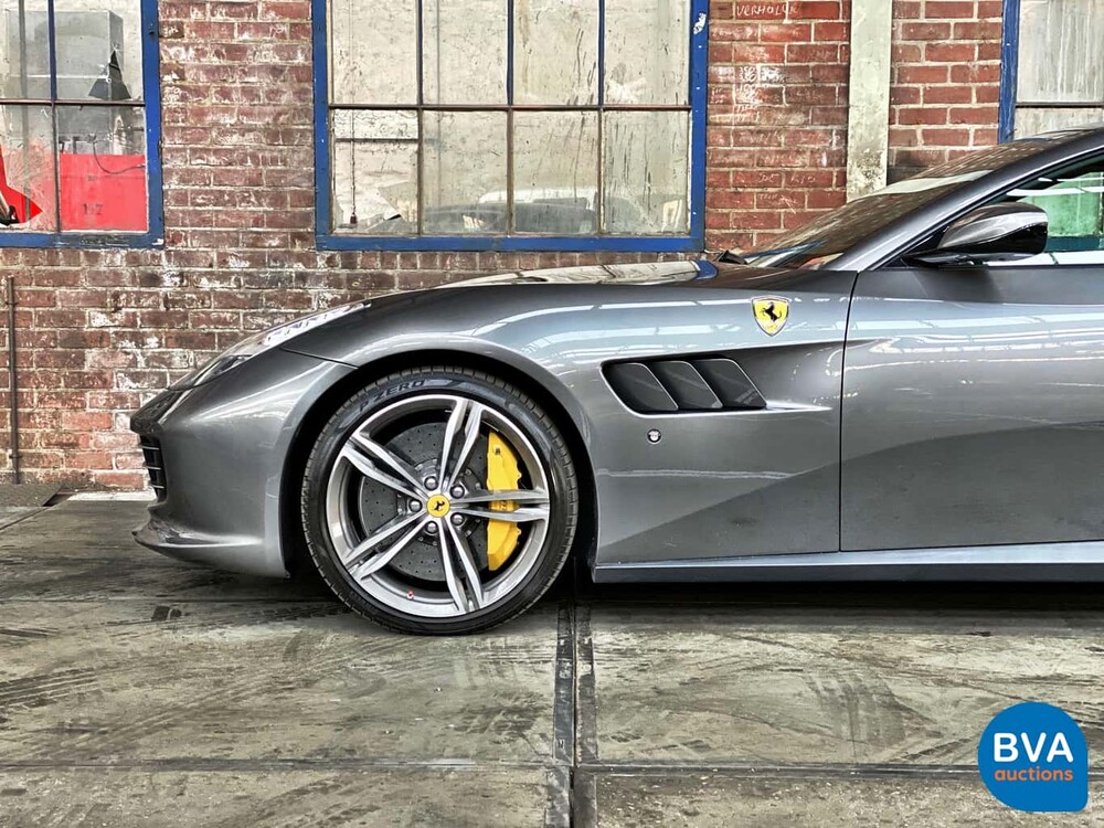 Ferrari GTC4 Lusso 689 PS 6.3 V12 GANZ DCT 2017.