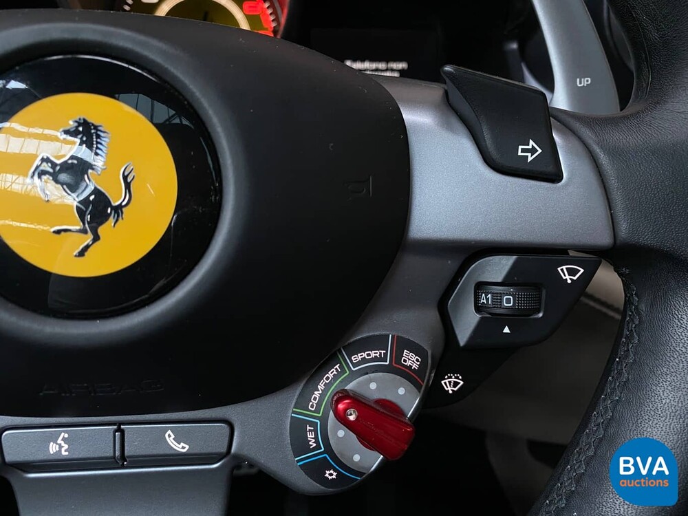 Ferrari GTC4 Lusso 689 PS 6.3 V12 GANZ DCT 2017.