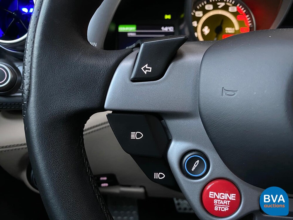 Ferrari GTC4 Lusso 689 PS 6.3 V12 GANZ DCT 2017.