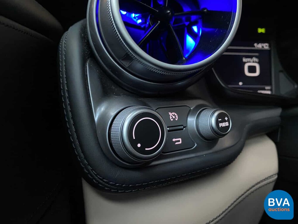 Ferrari GTC4 Lusso 689 PS 6.3 V12 GANZ DCT 2017.