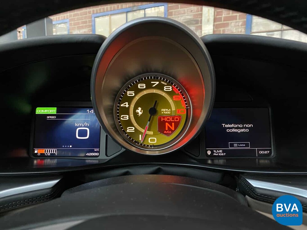 Ferrari GTC4 Lusso 689 PS 6.3 V12 GANZ DCT 2017.