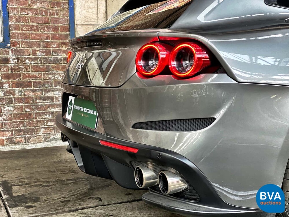 Ferrari GTC4 Lusso 689 PS 6.3 V12 GANZ DCT 2017.