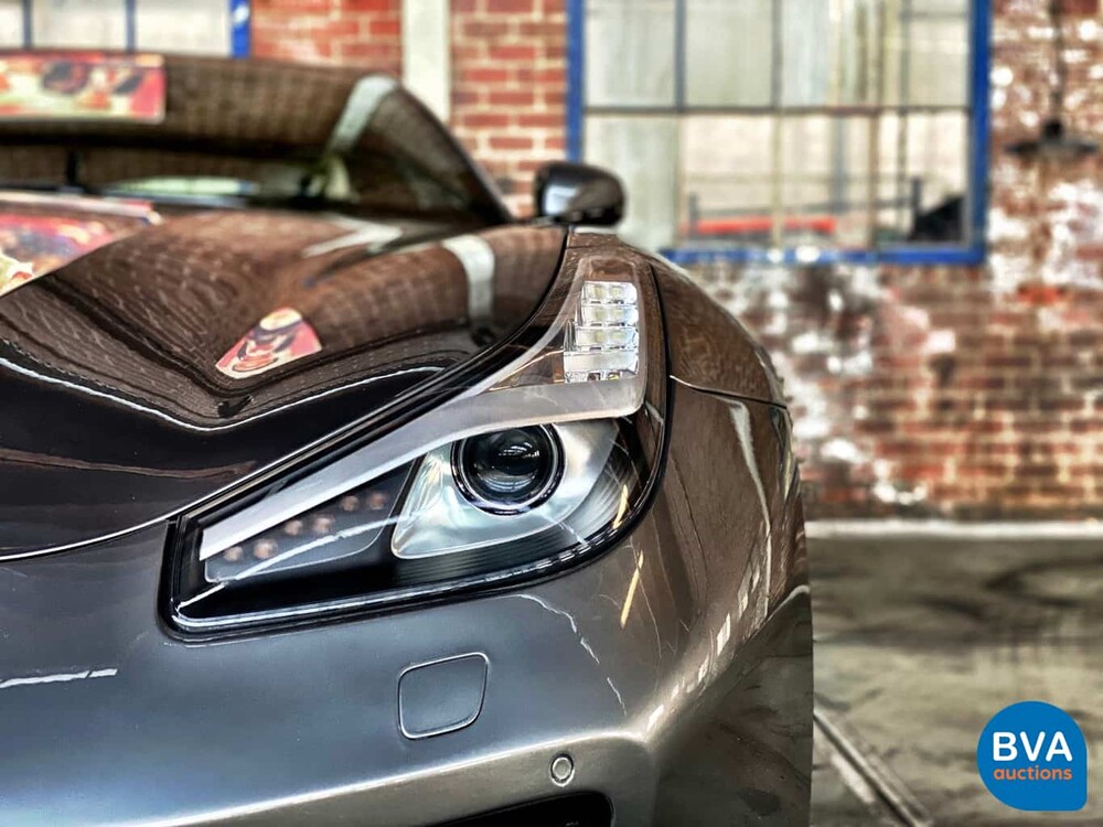 Ferrari GTC4 Lusso 689 PS 6.3 V12 GANZ DCT 2017.