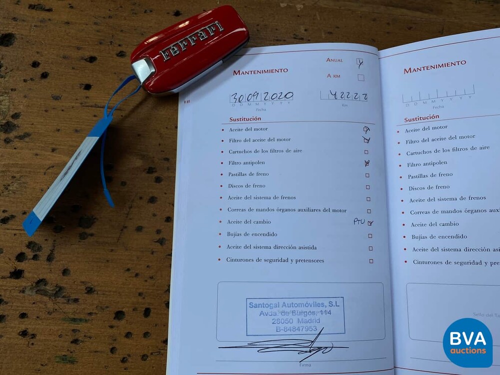 Ferrari GTC4 Lusso 689 PS 6.3 V12 GANZ DCT 2017.