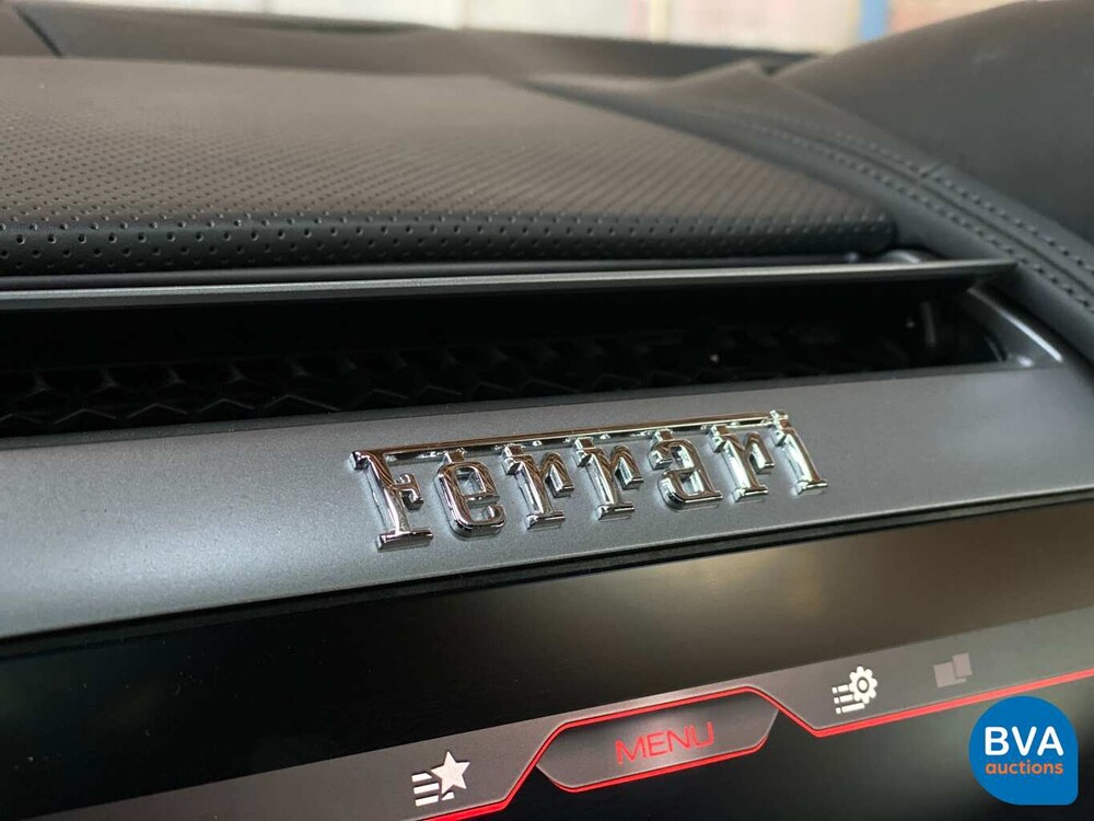 Ferrari GTC4 Lusso 689 PS 6.3 V12 GANZ DCT 2017.